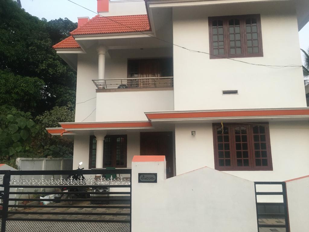 7.5 Cents Land And House With 3 Bed Rooms For Sale at Attore Thiroor Road, Pottore, Thrissur, Kerala