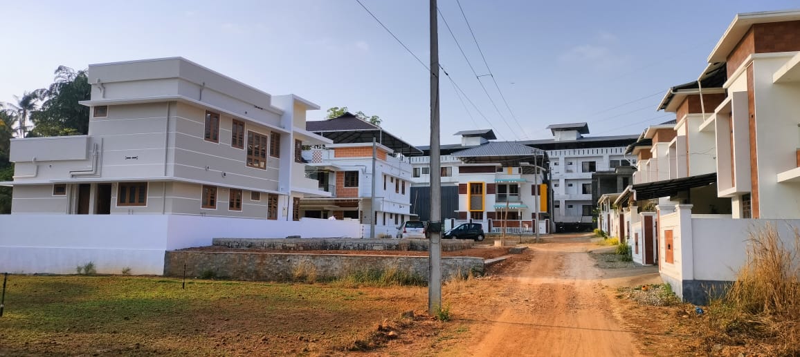 4bhk house Mannuthy 81l2100 sqft1.jpg3